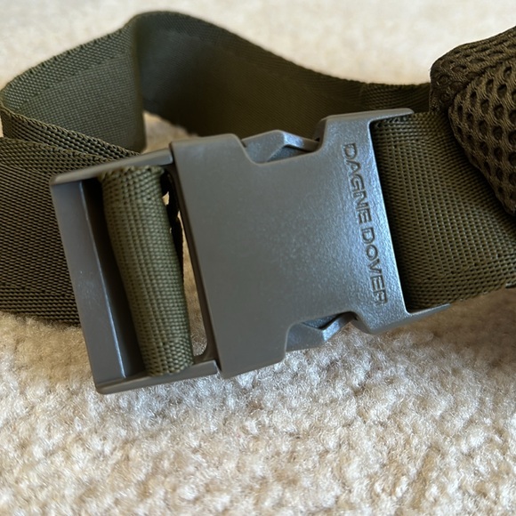 NWOT Dagne Dover Ace Fanny Pack in Dark Moss Air Mesh - Picture 2 of 6